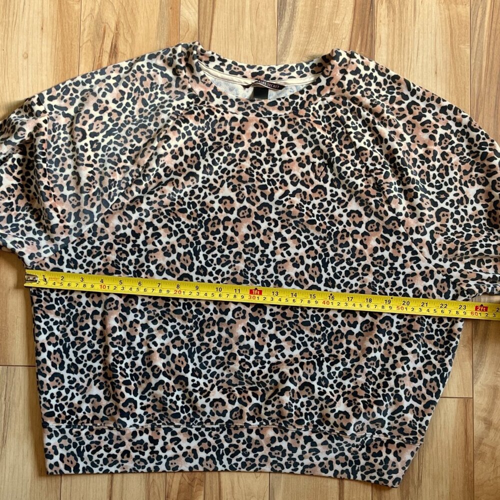 Victoria’s Secret Velour Sweatshirt Animal Print Pullover Sweater, Size Large - Picture 7 of 8